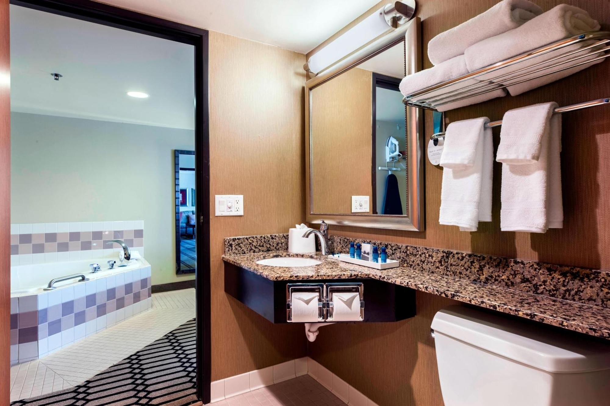 Delta Hotels By Marriott Fargo Exterior foto